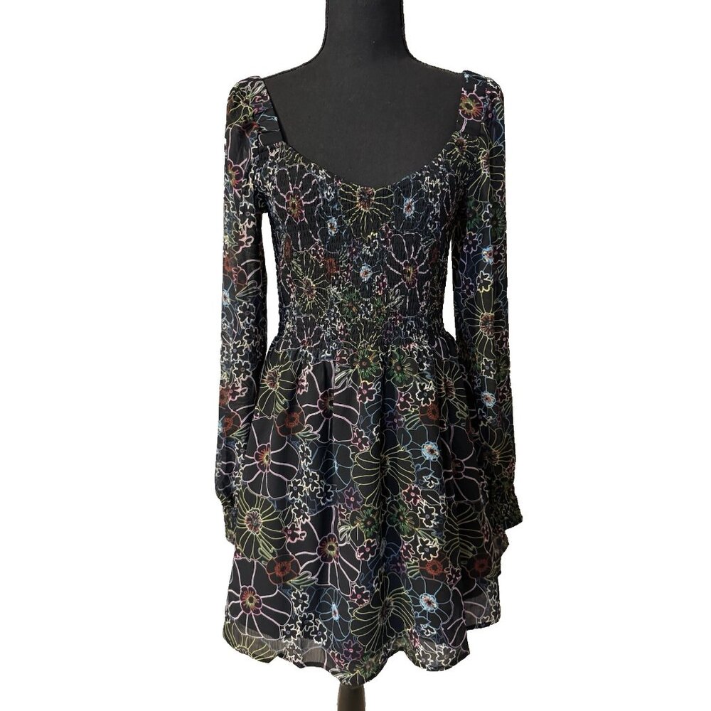 Woman's Dress M Black Floral Smocked Steve Madden Color Me Lucky Dress NEW